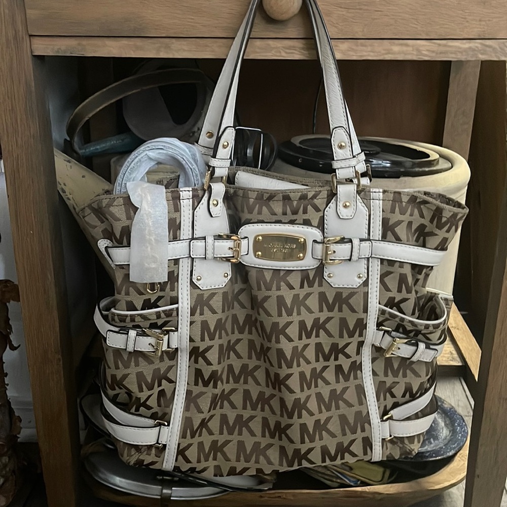 Micheal Kors Purse